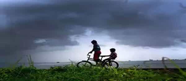 Monsoon clouds reach Delhi